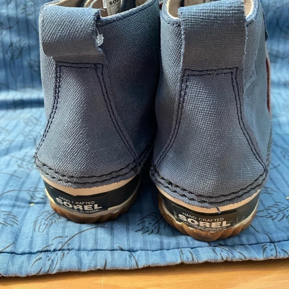 Sorel out and about blue low lace up duck boots 6